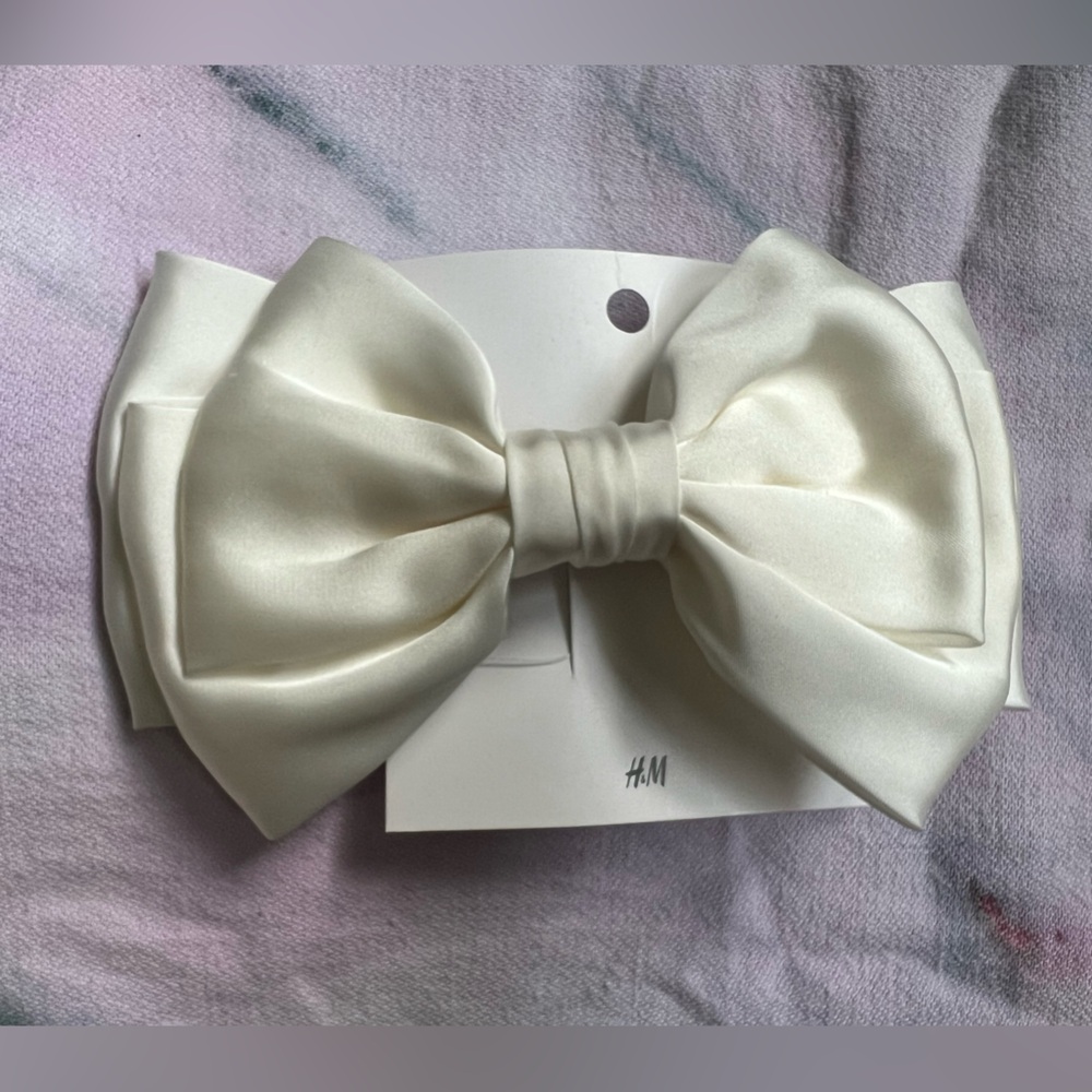 H&M White Satin Like Oversized Hair Bow Barrette Clip
